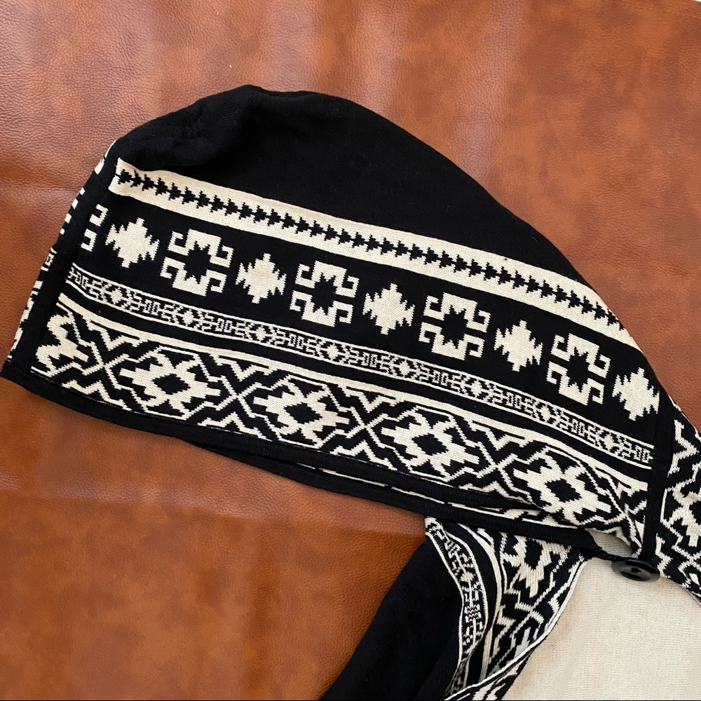 Wet Seal | Aztec Patterned Hooded Cape with Fringe | Open Front Poncho - Picture 7 of 10
